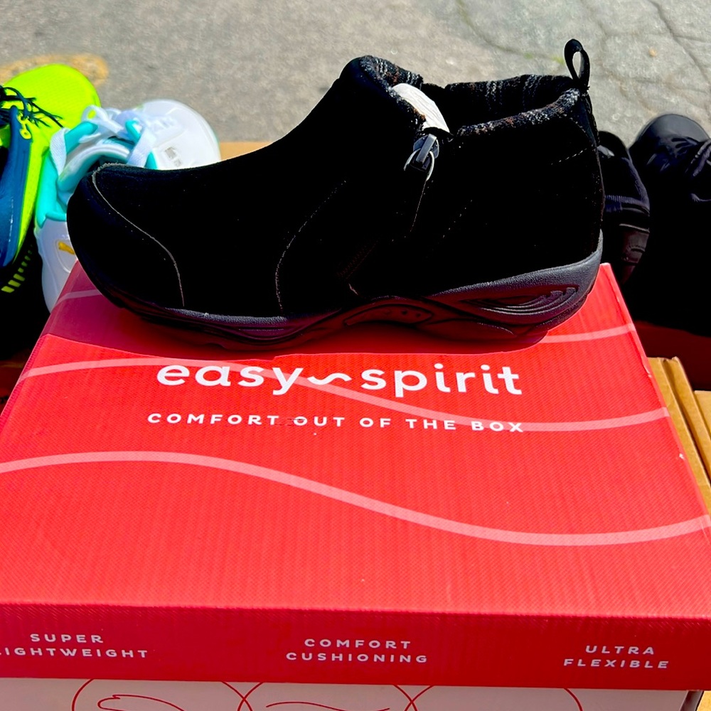 Easy Spirit Woman’s slip on boot